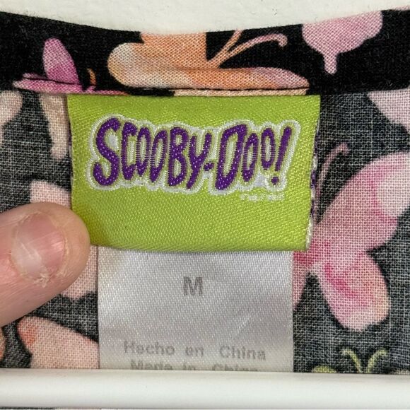 Scooby-doo women’s medium butterfly print short sleeve scrub top - Picture 4 of 5